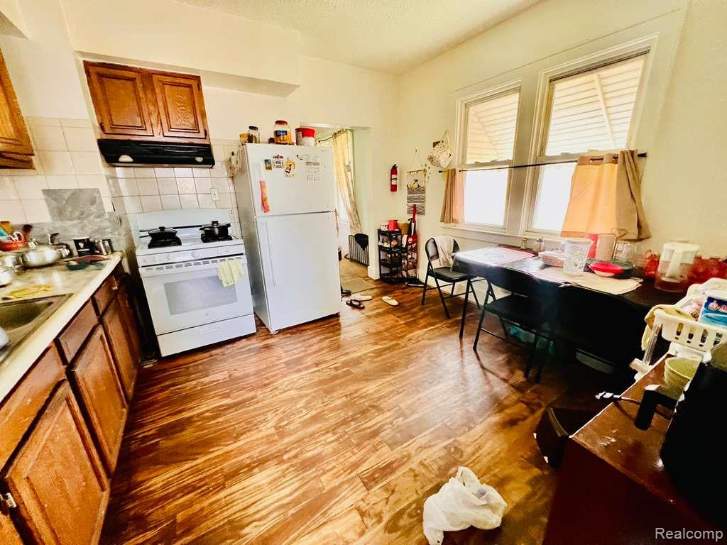 3215 Evaline Street, Hamtramck, MI 48212 — Photo 12