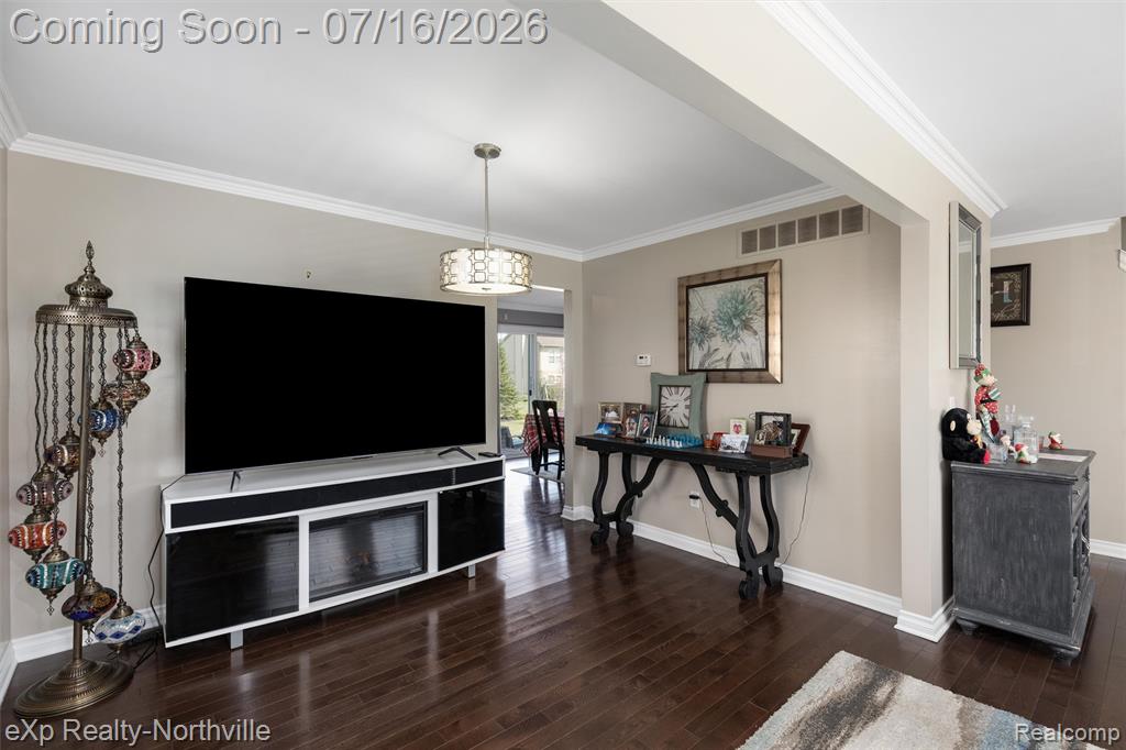7225 Castell Boulevard, Belleville, MI 48111 — Photo 6