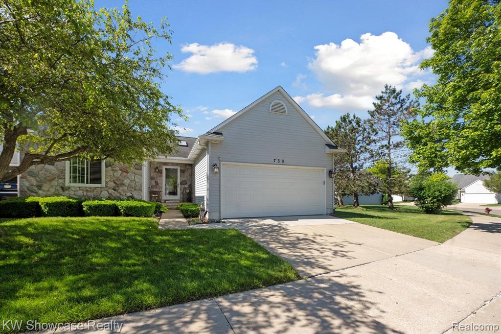 730 CHALLENGING Trail, South Lyon, MI 48178 — Photo 2