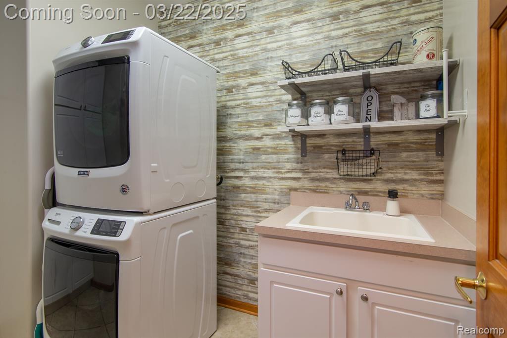 5271 WYNDEMERE Square, Swartz Creek, MI 48473 — Photo 10