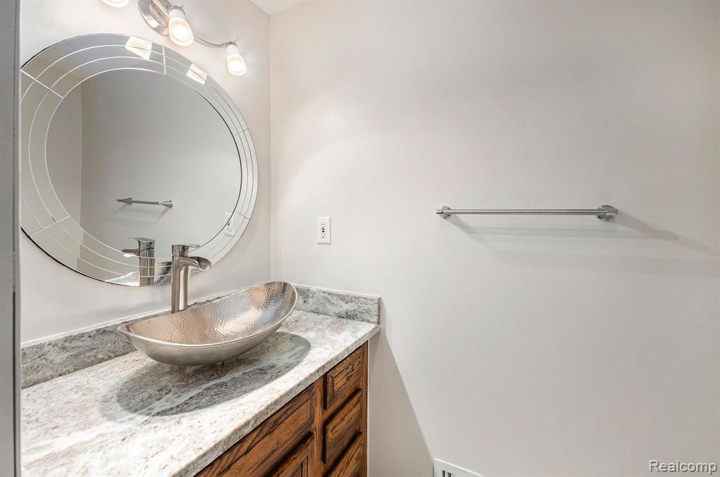 6530 DEERHURST Drive, Westland, MI — Photo 13