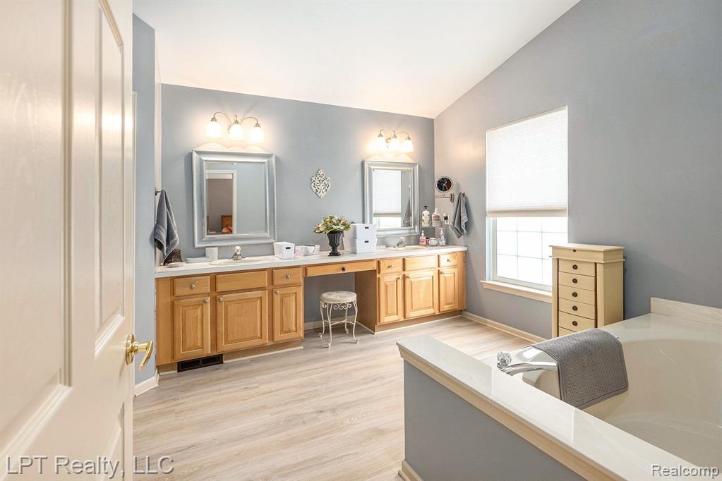 54472 ISLE ROYALE Avenue, Macomb, MI 48042 — Photo 17