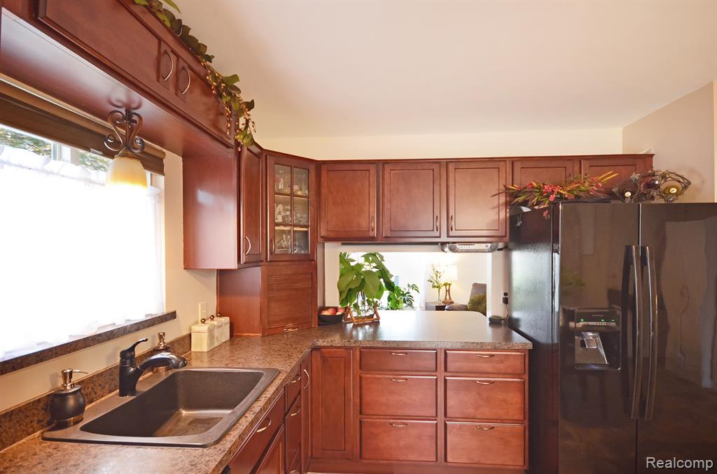 43475 Deborah Drive, Sterling Heights, MI 48313 — Photo 9