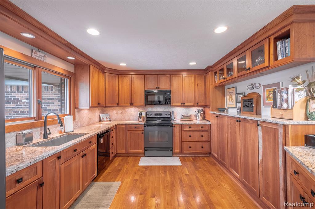 7488 DRIFTWOOD Drive, Fenton, MI 48430 — Photo 5