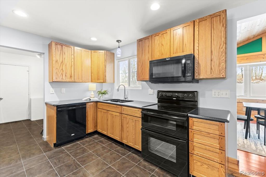 9240 Allen Road, Clarkston, MI 48348 — Photo 21