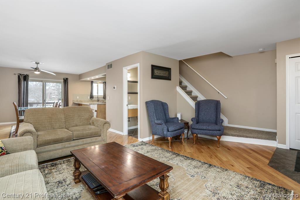 9077 BAVARIAN Court, Clarkston, MI 48348 — Photo 5