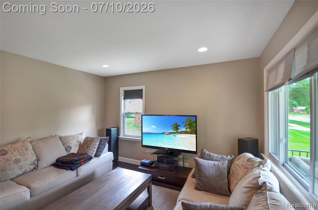 29067 Milton Avenue, Madison Heights, MI 48071 — Photo 6