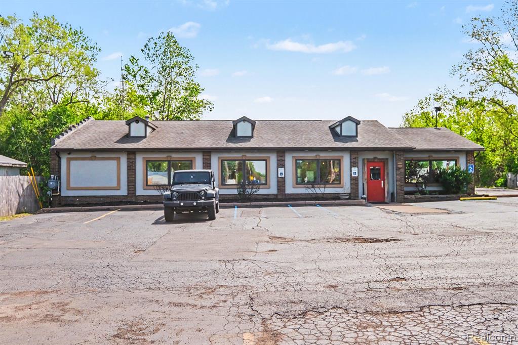 5153 Fenton Road, Grand Blanc, MI 48507