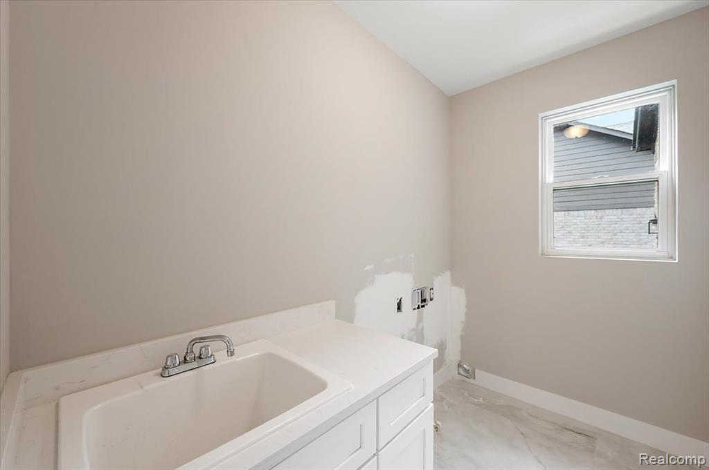 24318 Tullymore Drive, Macomb, MI 48042 — Photo 41