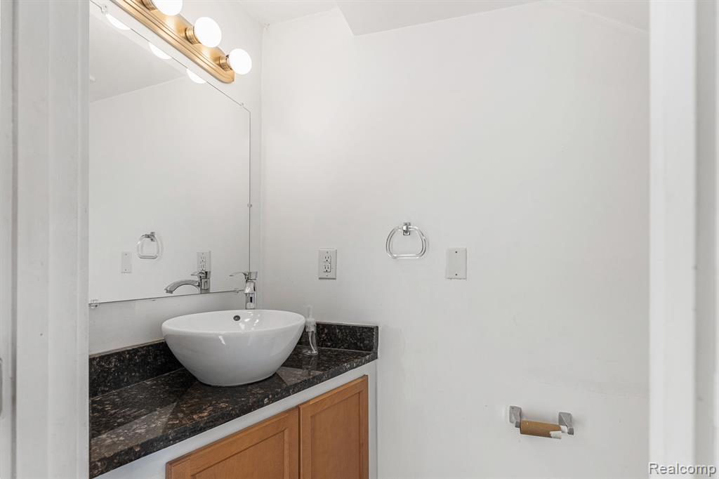 609 E Kirby Street, Detroit, MI 48202 — Photo 8
