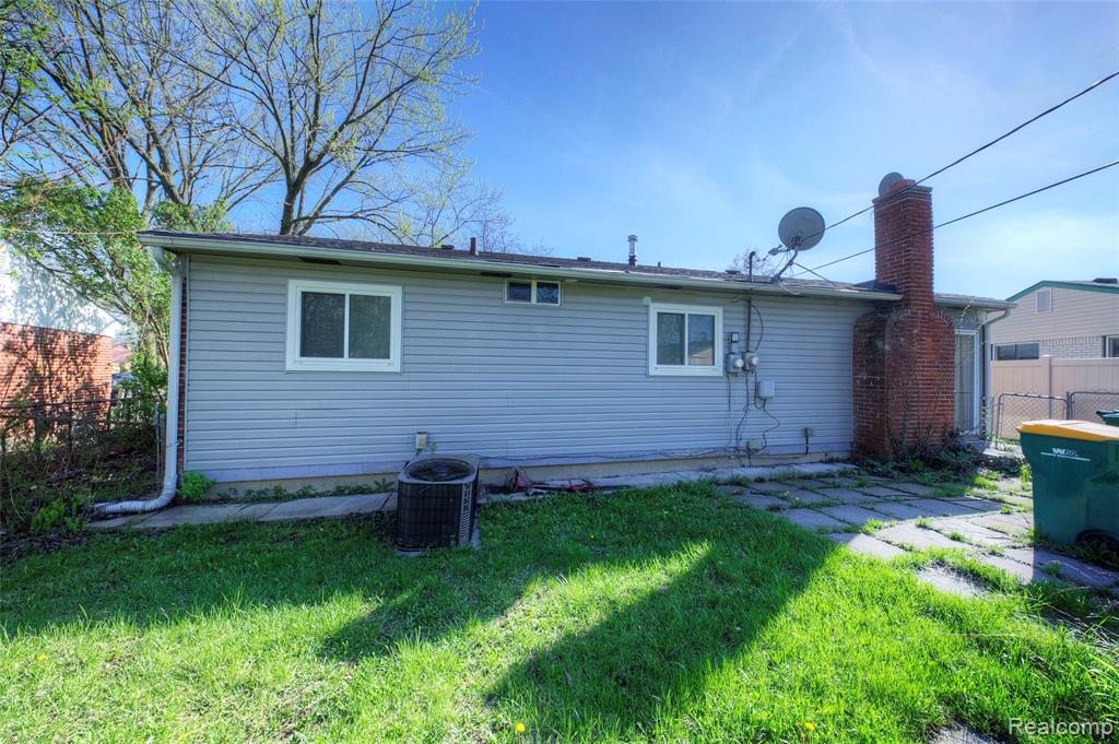 35030 Michelle Drive, Romulus, MI 48174 — Photo 47