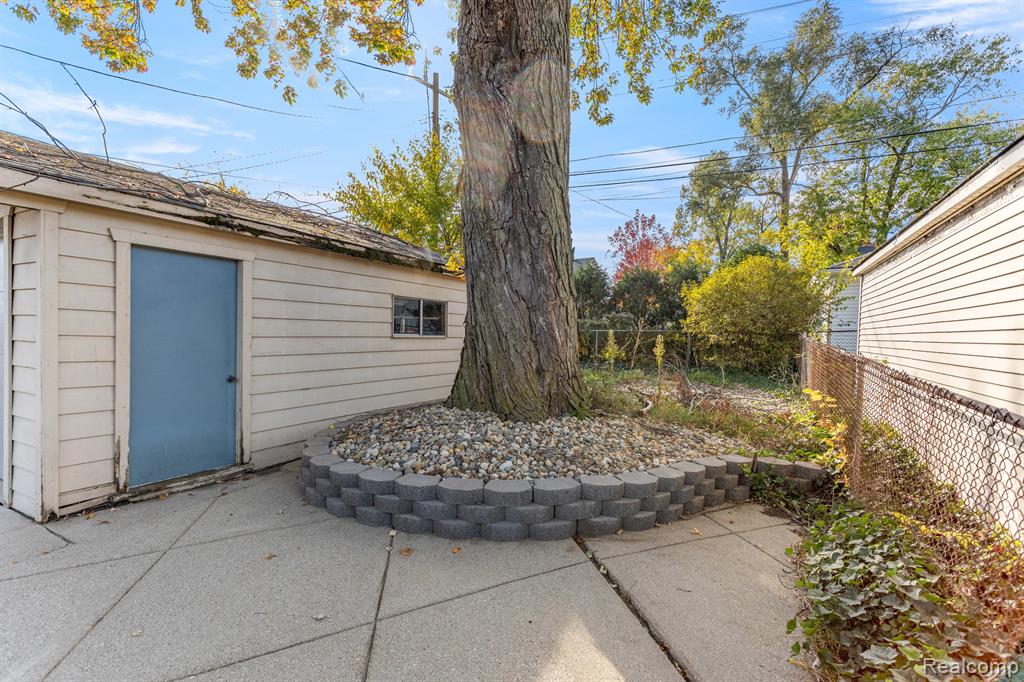 843 MAYBURN Street, Dearborn, MI 48128 — Photo 34