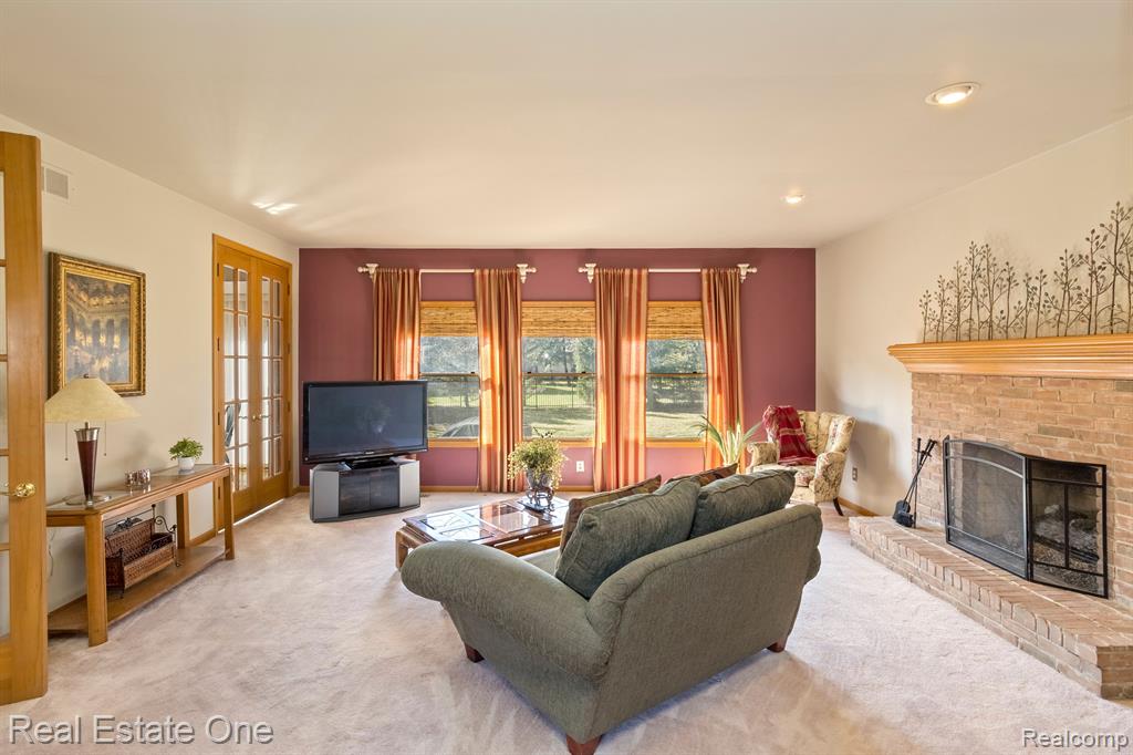 43581 NAVES Court, Clinton Twp, MI 48038 — Photo 20
