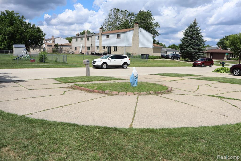 39552 Forbes Drive, Sterling Heights, MI 48310 — Photo 6