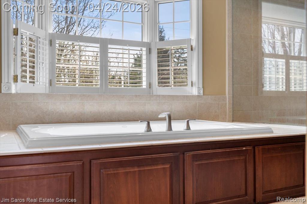 919 Cook Road, Grosse Pointe Woods, MI 48236 — Photo 20