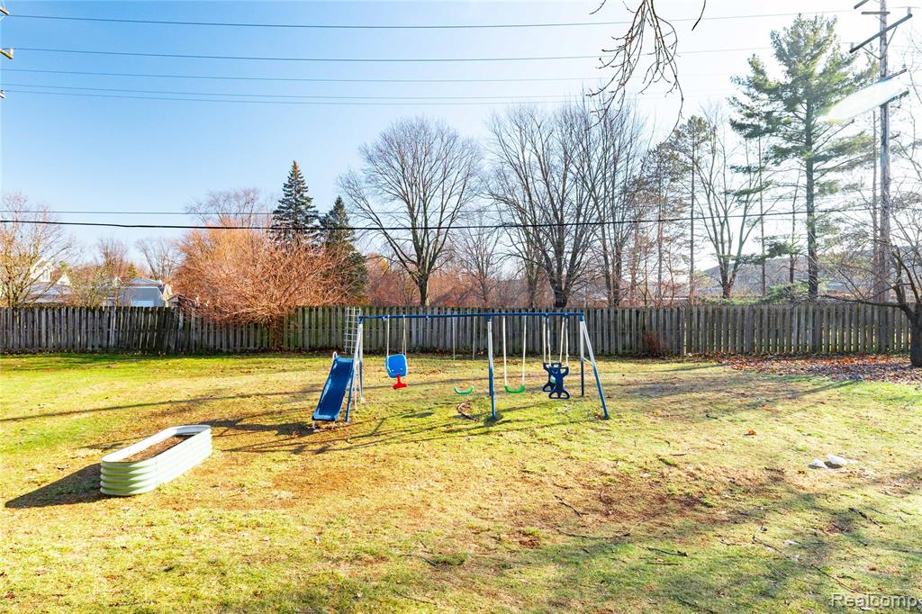 907 Huntclub Boulevard, Auburn Hills, MI 48326 — Photo 39
