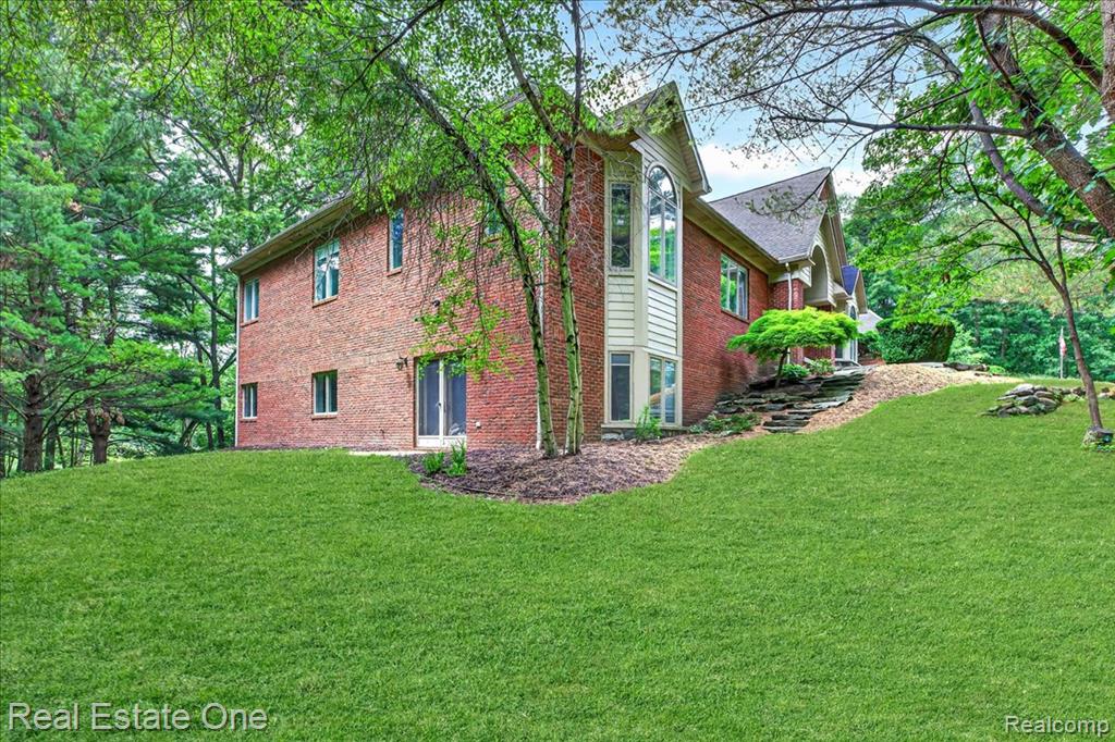 425 Courtney Road, Leonard, MI 48367 — Photo 58