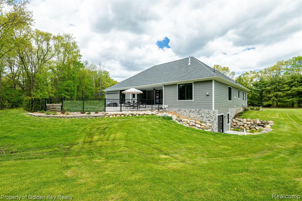 5352 Timber Bend Drive, Brighton, MI 48116 — Photo 9