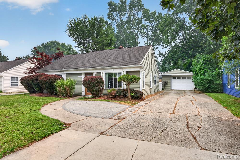 4427 W 14 MILE Road, Royal Oak, MI 48073