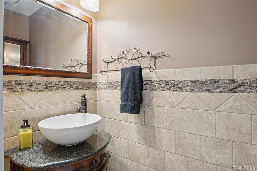 8979 BROUGHAM Drive, Sterling Heights, MI 48312 — Photo 24