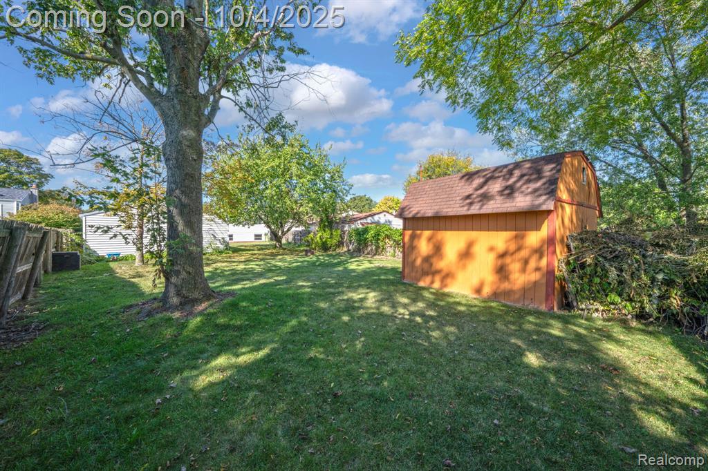 42708 Wilmington Drive, Sterling Heights, MI 48313 — Photo 37