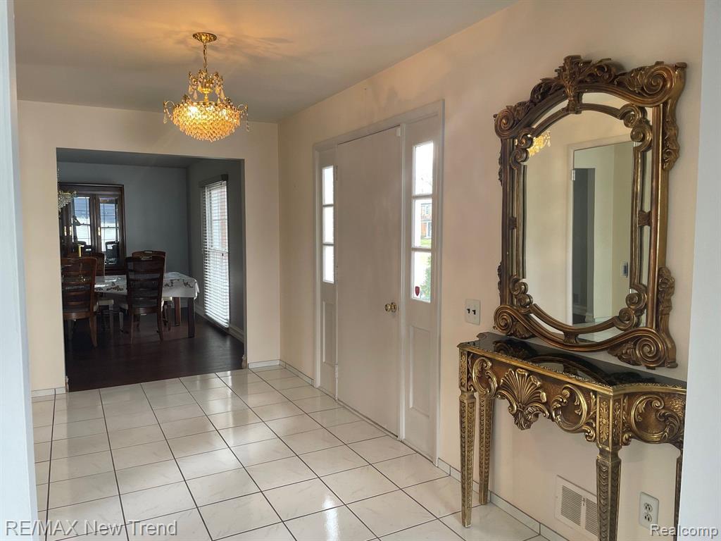 5250 Hardwoods Drive, West Bloomfield, MI 48323 — Photo 4