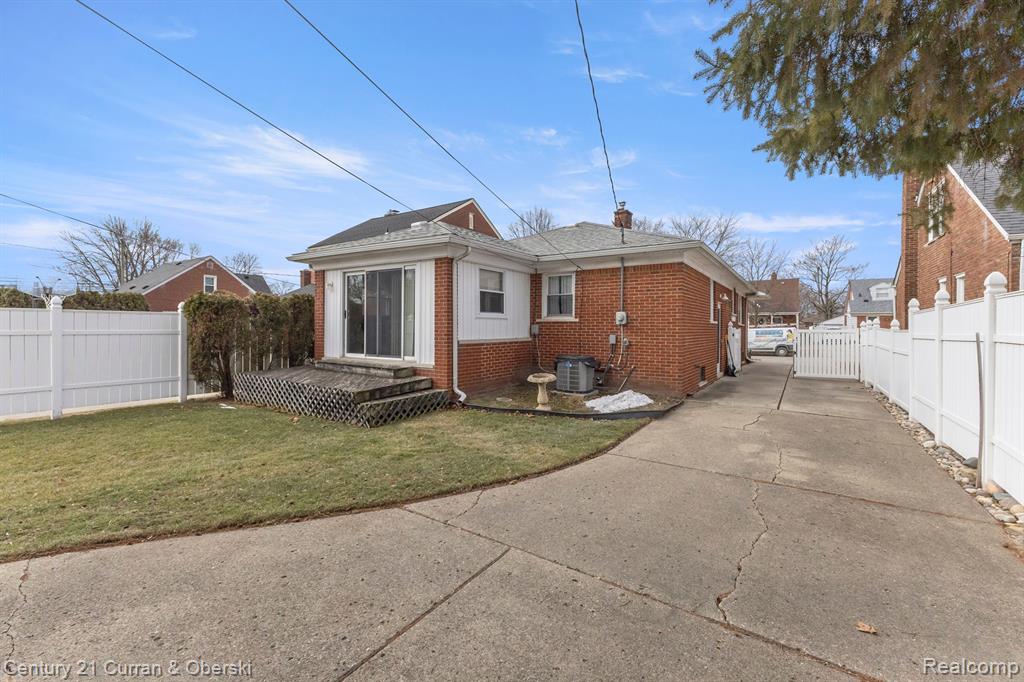 7229 WINONA Avenue, Allen Park, MI 48101 — Photo 37