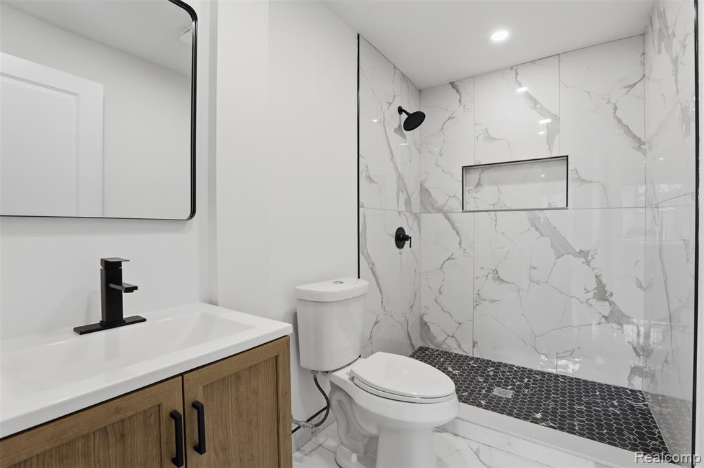 18001 Elizabeth Street, Roseville, MI 48066 — Photo 17