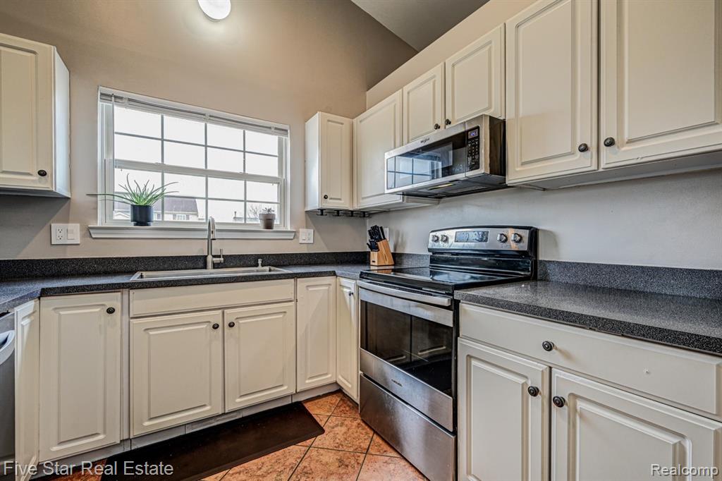 7511 BERMUDA DUNES, Ypsilanti, MI 48197 — Photo 17