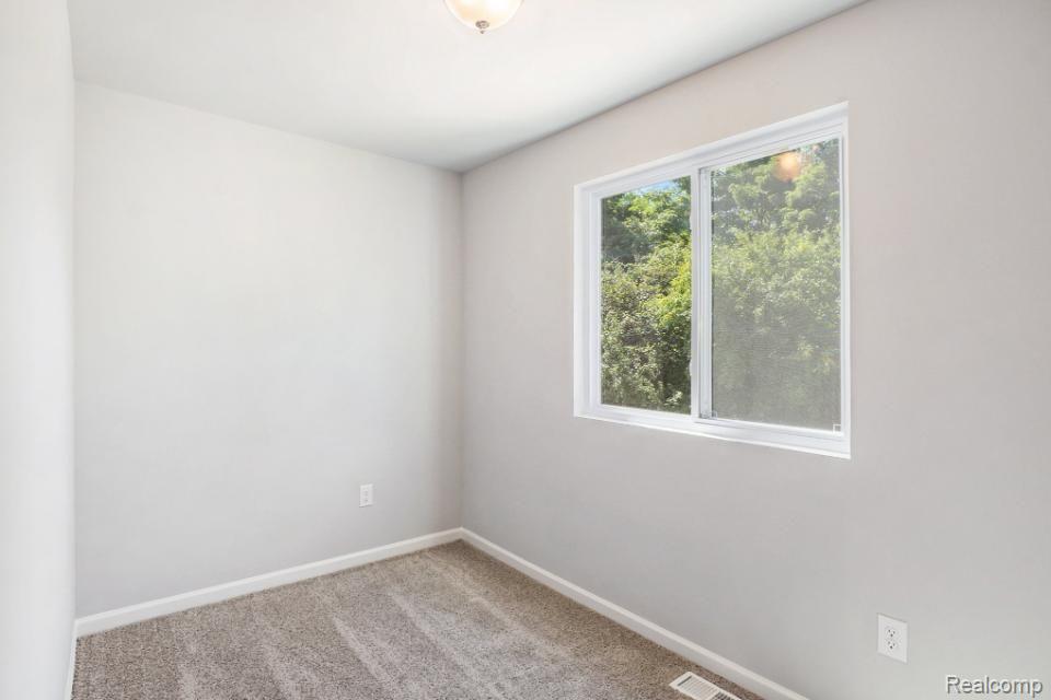 6122 Sage Court, Grand Blanc, MI 48439 — Photo 10