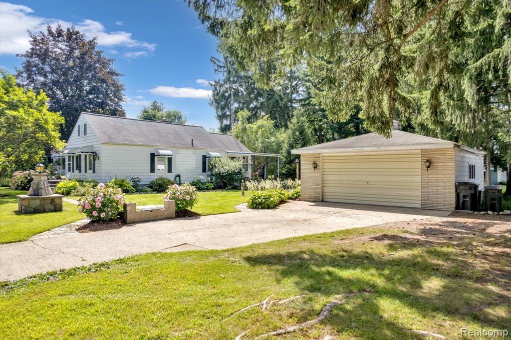 1381 Roods Lake Road, Lapeer, MI 48446 — Photo 2