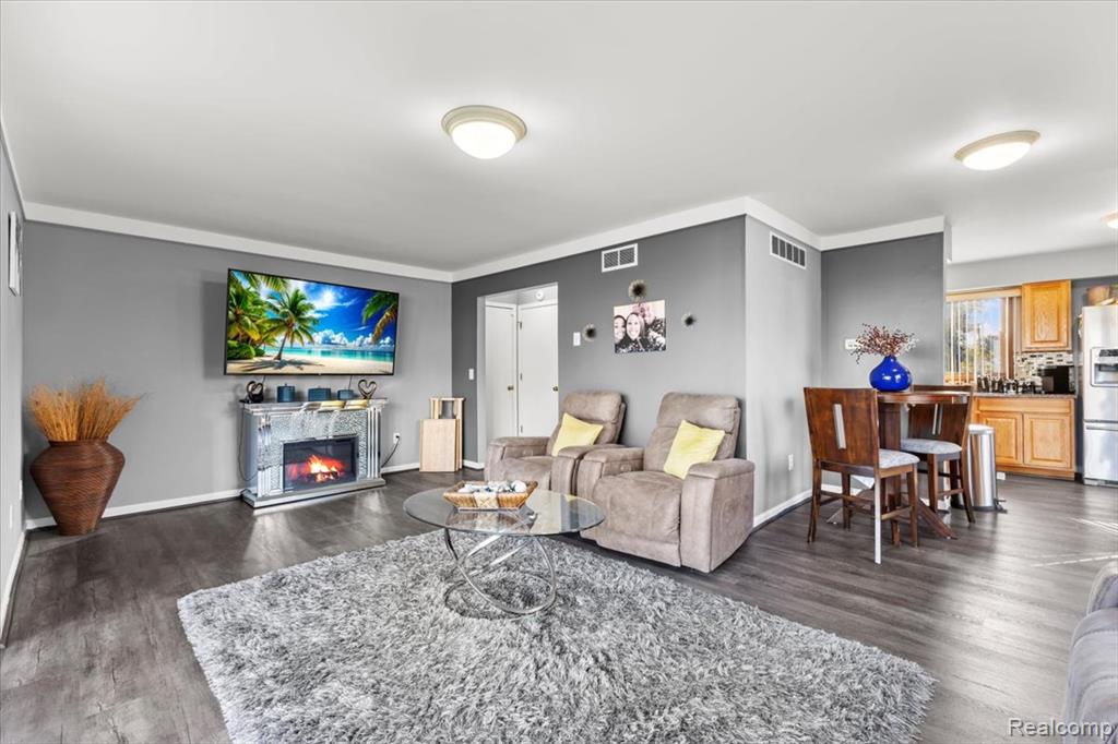 203 Lac Sainte Claire Drive, Saint Clair Shores, MI, 48082