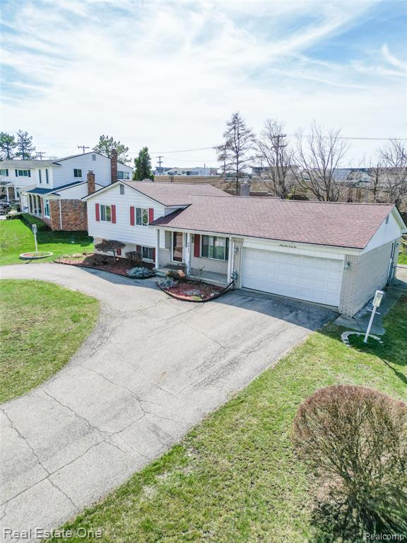 6942 Leslee Crest Drive, West Bloomfield, MI — Photo 2