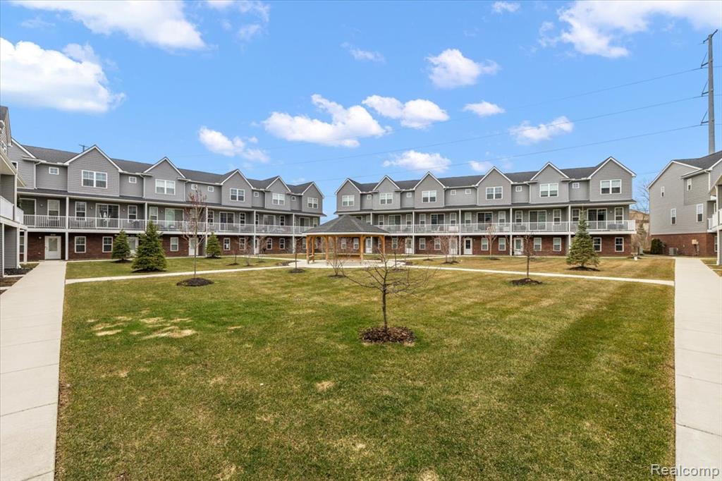3927 Trailway Commons Circle, Auburn Hills, MI 48326 — Photo 33