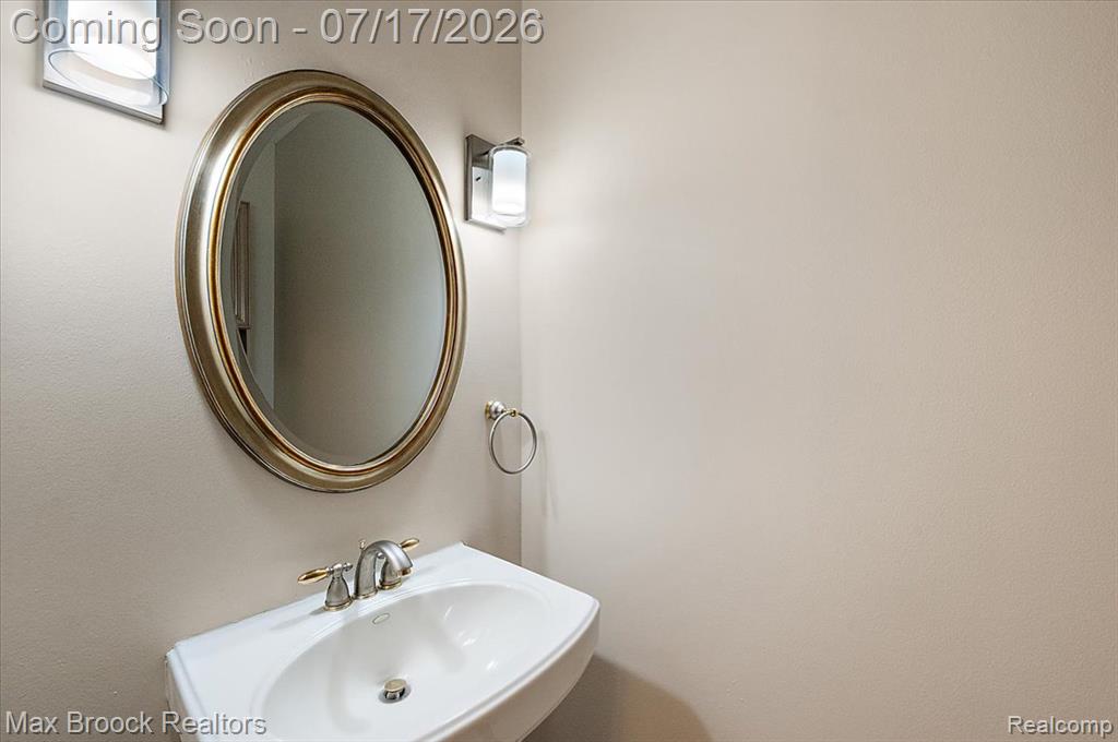 43909 Welland Drive, Clinton Twp, MI 48038 — Photo 25