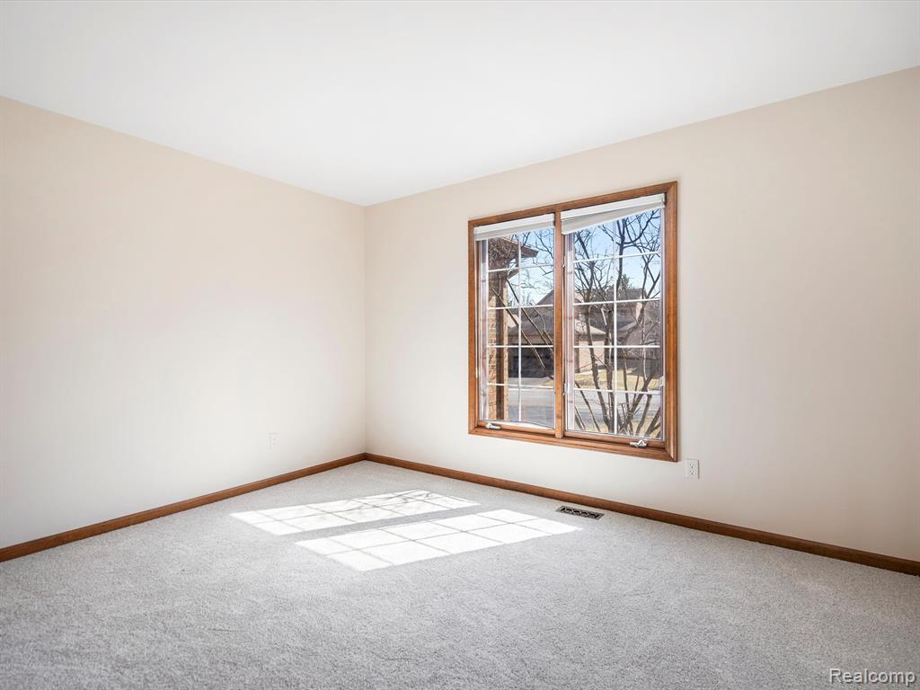 4738 MULBERRY WOODS Circle, Ann Arbor, MI 48105 — Photo 18