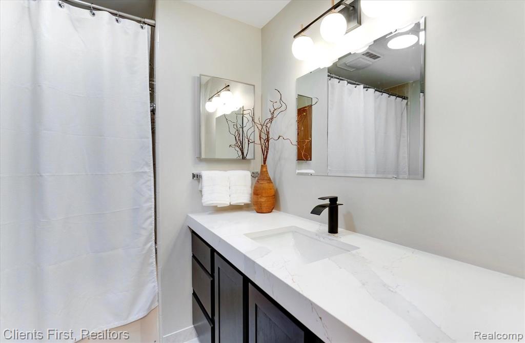 955 WOODLANE Drive, 12, Rochester Hills, MI 48307 — Photo 26
