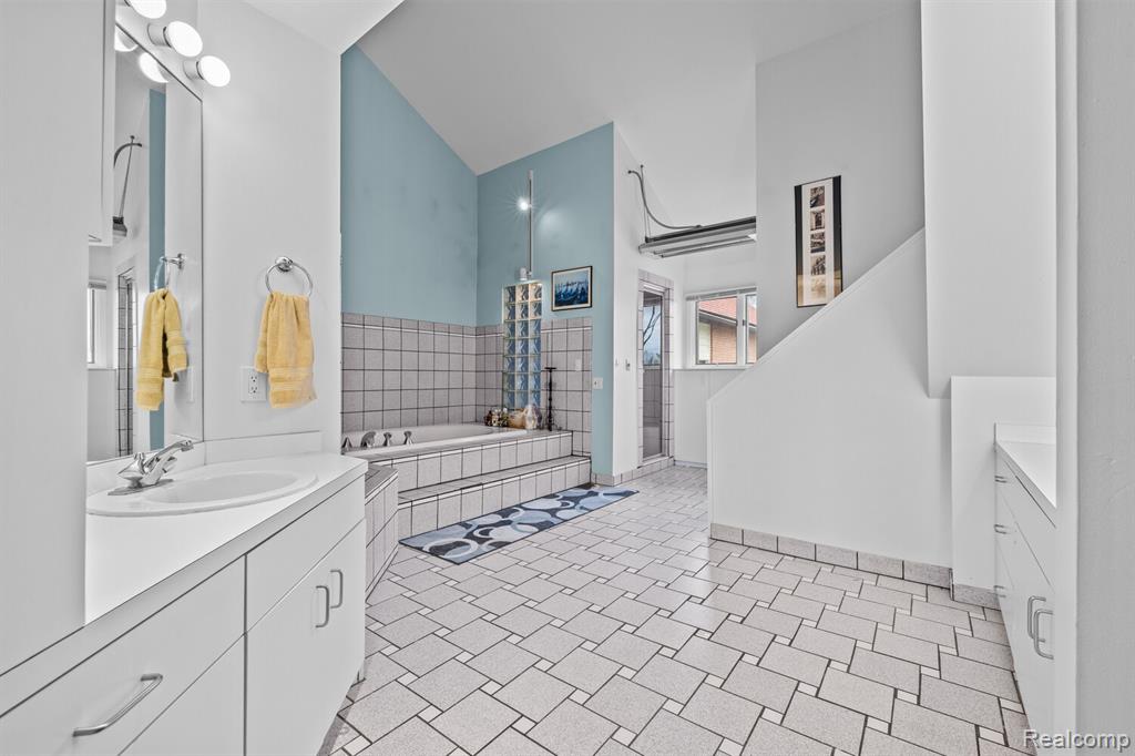 10785 Oxbow Lakeshore Drive, White Lake, MI — Photo 17