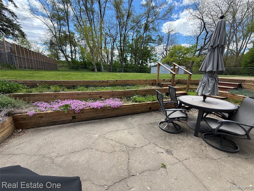 303 N Hill Circle, Rochester, MI 48307 — Photo 12