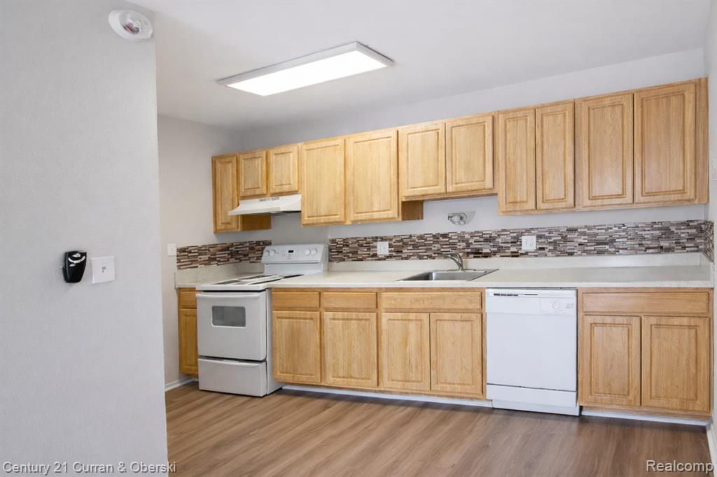 6015 SOUTHFIELD Road, Detroit, MI 48228 — Photo 6