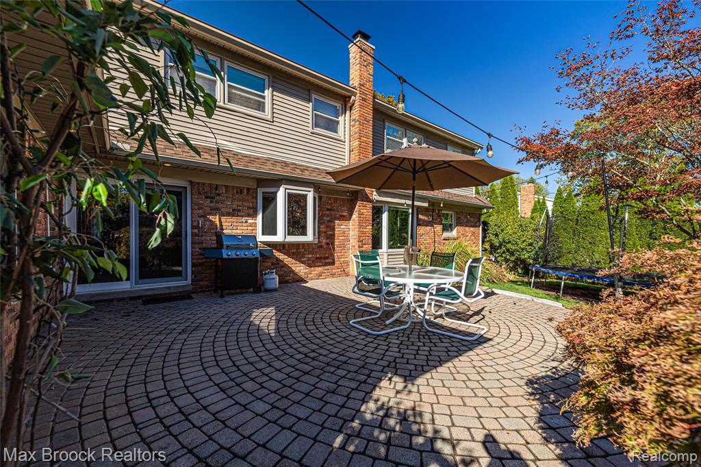 5605 Woodwind Drive, Bloomfield Hills, MI 48301 — Photo 13