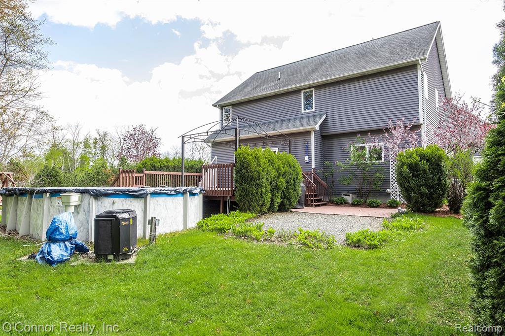910 Hunter Court, Marysville, MI 48040 — Photo 34
