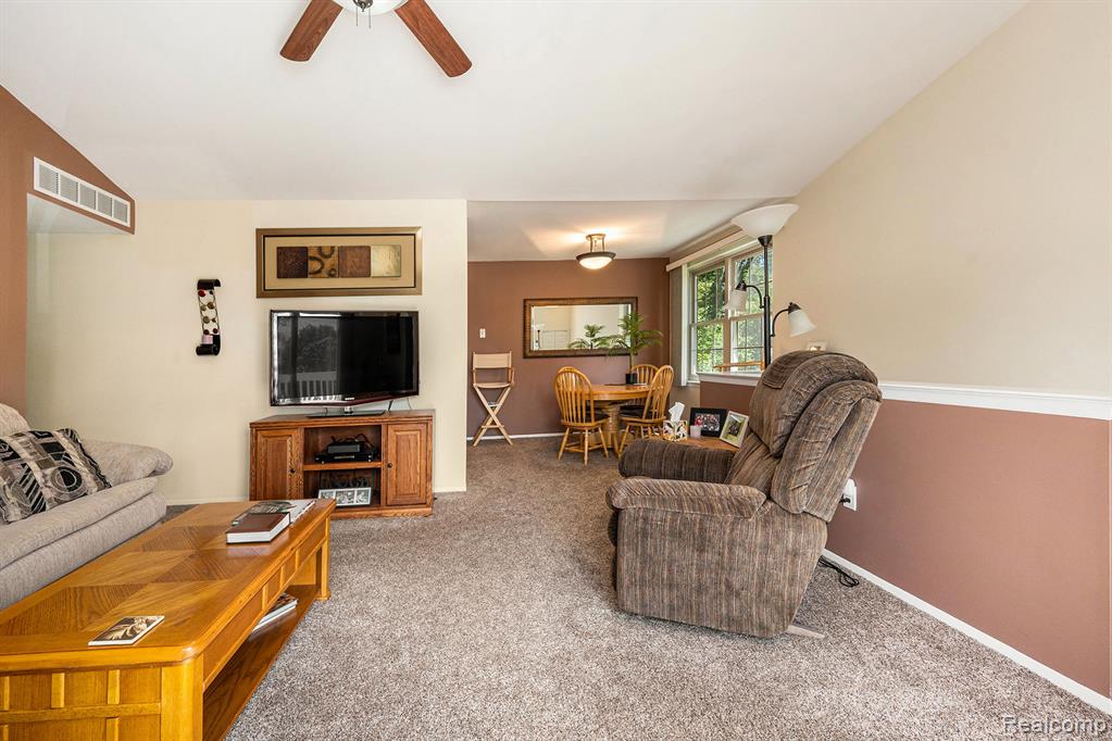7668 Woodview Drive, Waterford, MI 48327 — Photo 5
