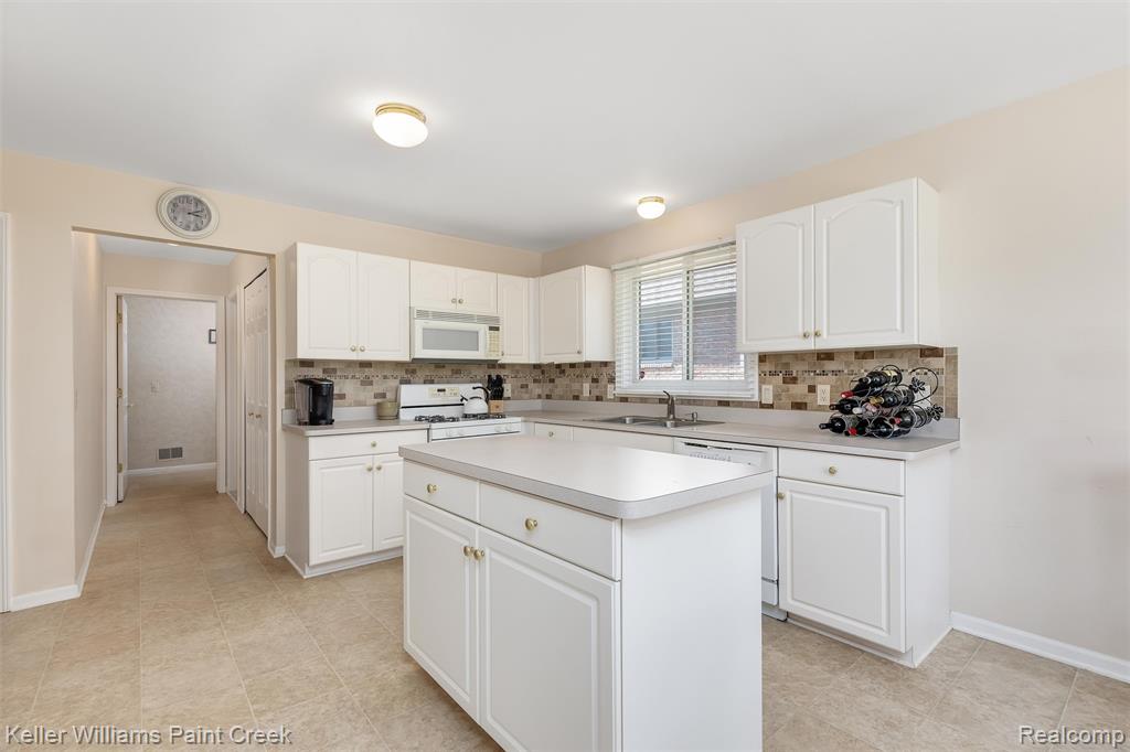 49240 Shenandoah Drive, Macomb, MI 48044 — Photo 21
