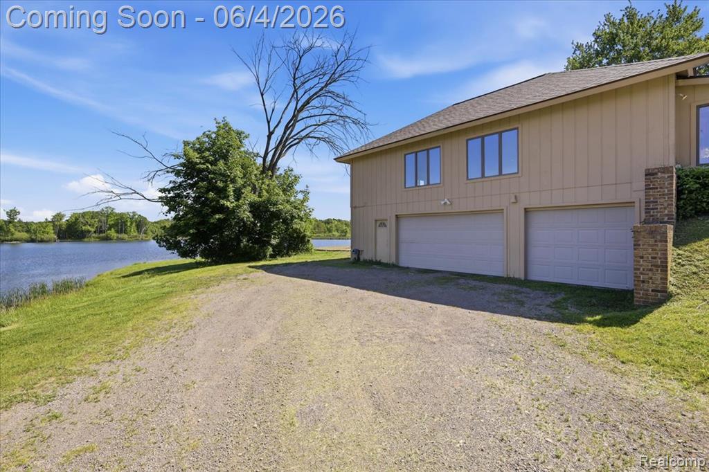 725 Deerpath Court, Ortonville, MI 48462 — Photo 17