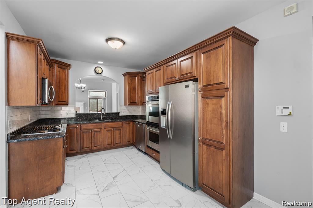 1066 Lorenzo Court, Troy, MI 48085 — Photo 10