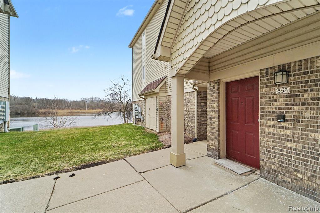 858 Amanda Lane, Pontiac, MI 48340 — Photo 3