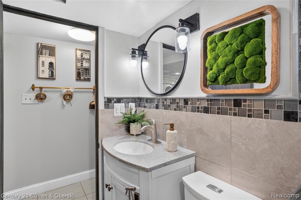 5 Barclay Court, Dearborn, MI 48126 — Photo 36