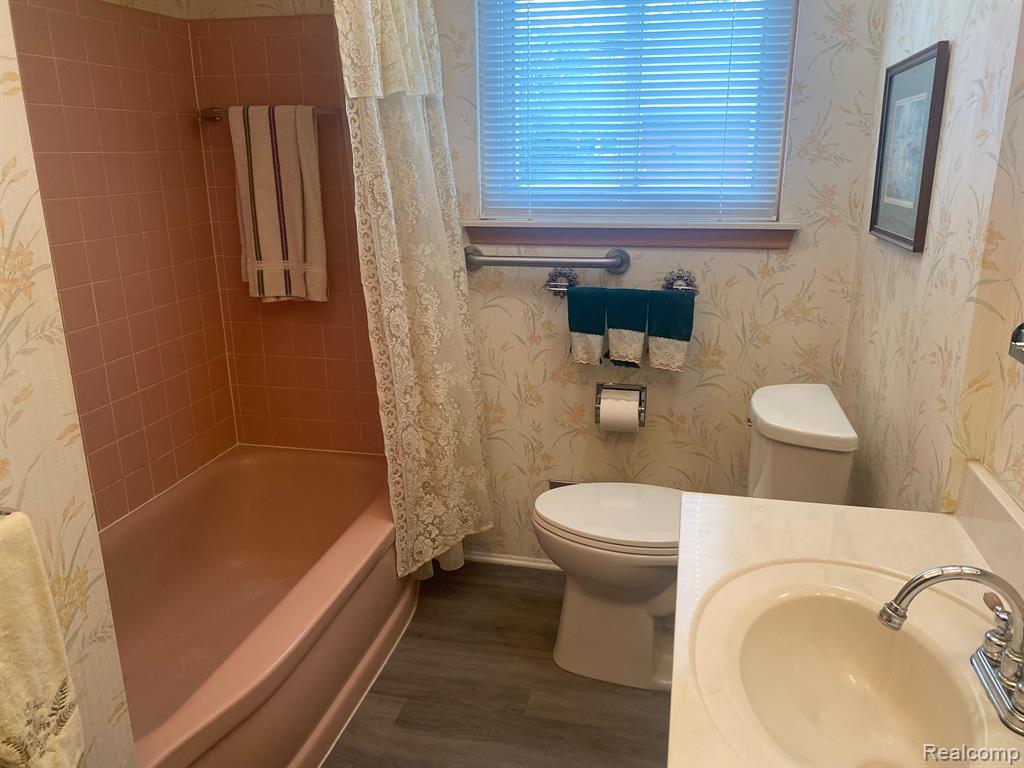 6840 CRESTWOOD Street, Dearborn Heights, MI 48127 — Photo 14