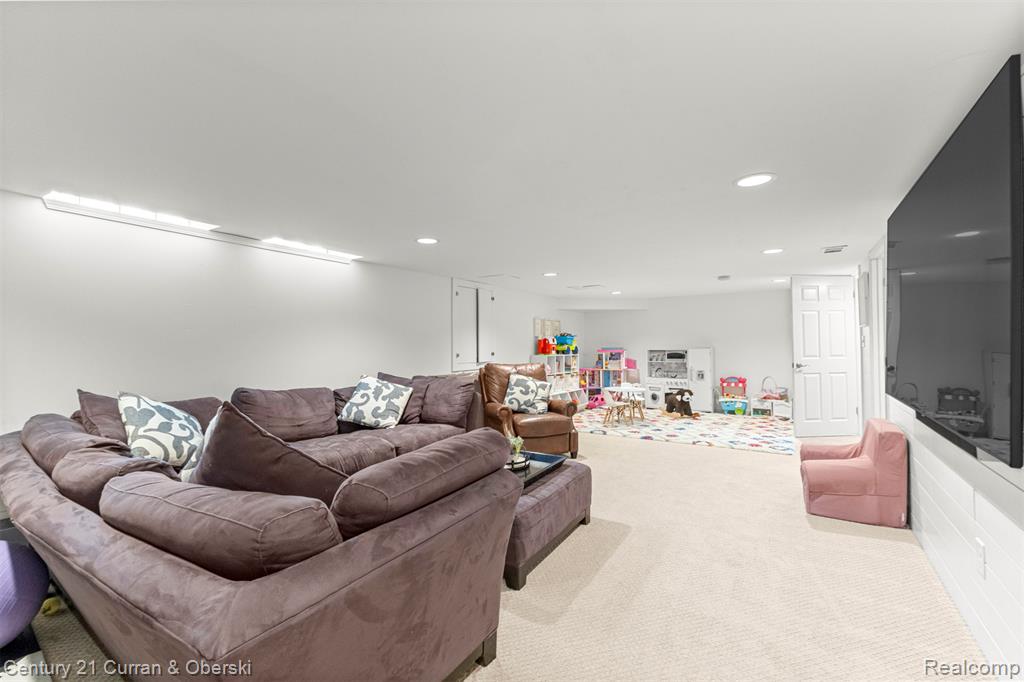 30999 Sudbury Street, Farmington, MI 48331 — Photo 48